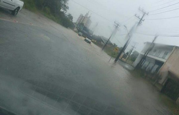 Itapoa registra quase o dobro de chuva normal para todo o mes de maio em apenas um dia 10