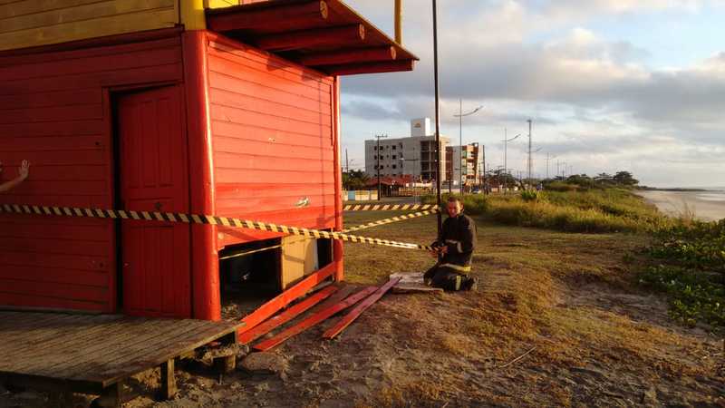 incêndio posto de guarda vidas IV
