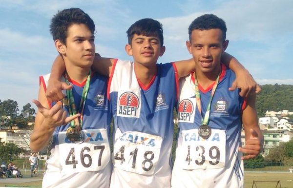 Atletas de Itapoa são destaques na 9a edicao do Parajesc 02