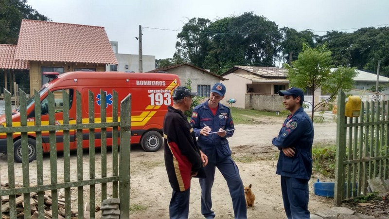 Bombeiros de Itapoa realizam simulado e visitas durante Semana de Prevencao 02