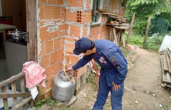 Bombeiros de Itapoa realizam simulado e visitas durante Semana de Prevencao 04