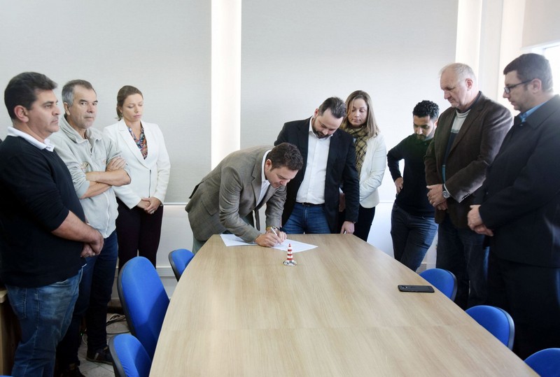 Carlos Henrique assume Prefeitura interinamente ate o proximo dia 27 de julho 1