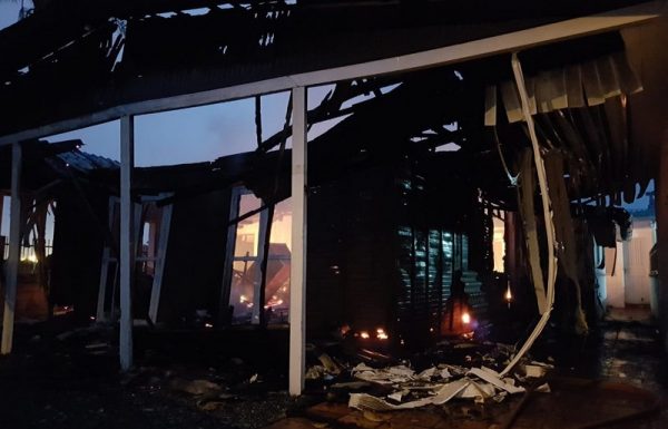 Casa de veranista pega fogo no Pontal do Norte, Itapoa 3