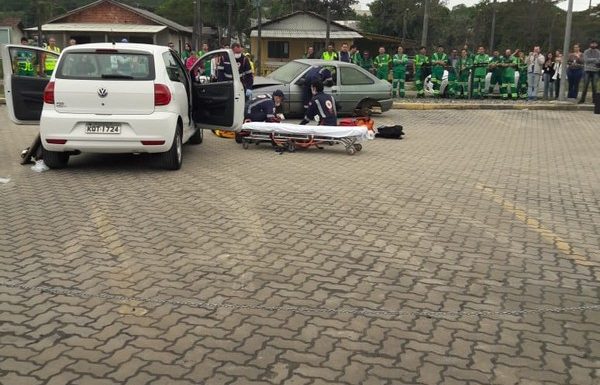 Instituicoes de resgate realizam simulado de acidente de transito no Porto Itapoa 01