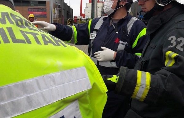 Instituicoes de resgate realizam simulado de acidente de transito no Porto Itapoa 05