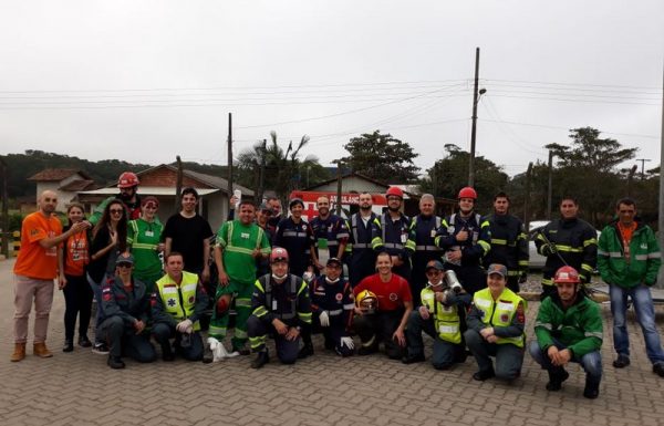 Instituicoes de resgate realizam simulado de acidente de transito no Porto Itapoa 07