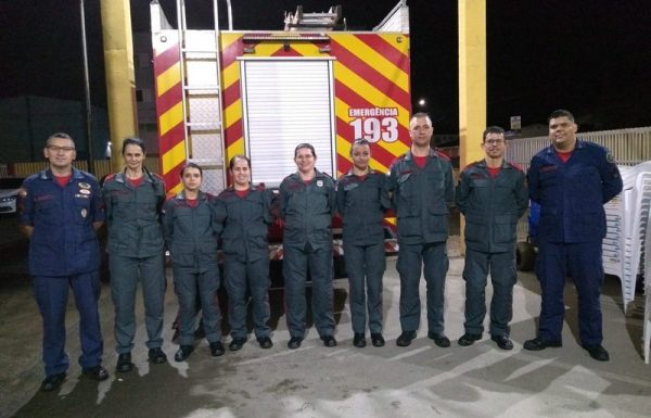 intensa chuva de granizo quebra telhas em Itapoa e bombeiros auxiliam na distribuicao de lonas 01
