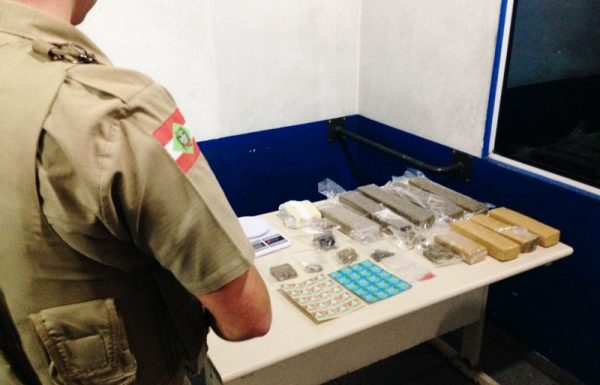 pm de garuva realiza a maior apreensao de drogas do ano na cidade 2