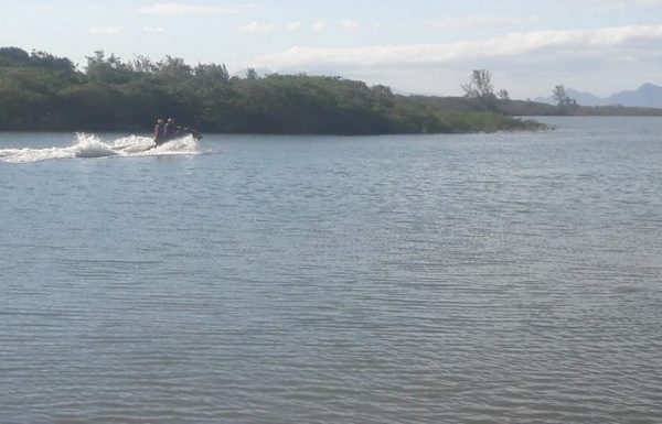 continuam as buscas por homem desaparecido no rio sai mirim 6