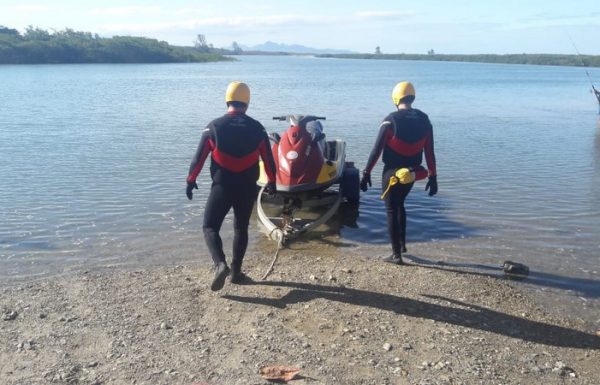 continuam as buscas por homem desaparecido no rio sai mirim 7