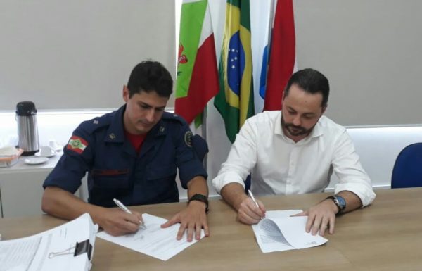 Prefeitura de Itapoa renova convenio com o Corpo de Bombeiros