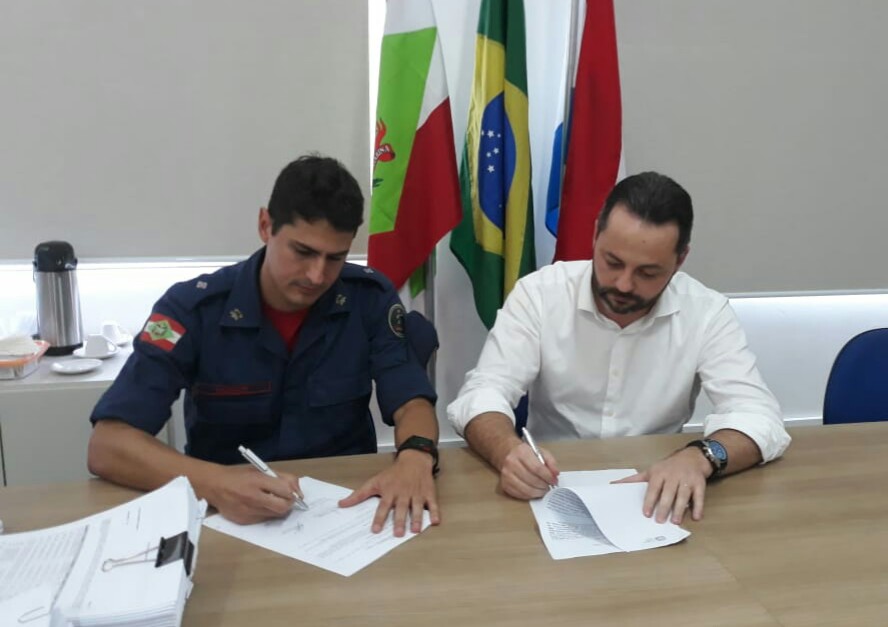 Prefeitura de Itapoa renova convenio com o Corpo de Bombeiros
