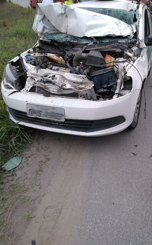 Viatura da pm de Itapoa colide em caminhao durante perseguicao a suspeito