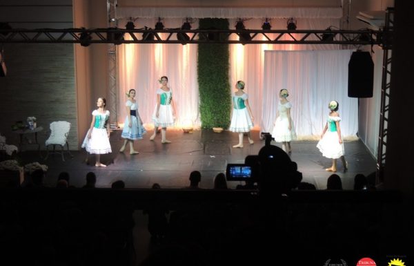 Apresentacao Trechos de Giselle Cia de Danca JK 01