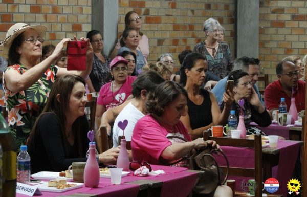 Cha das Amorosas celebra a luta das mulheres contra o cancer de mama em Itapoa 21