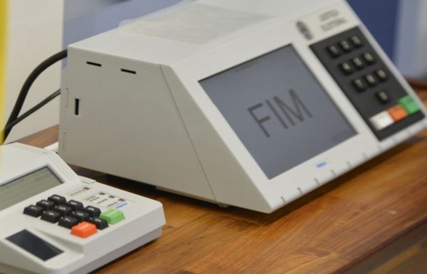 Decisoes sobre os proximos presidente do Brasil e governador de SC ficam para o 2o turno