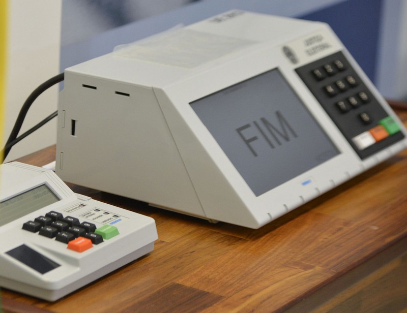 Decisoes sobre os proximos presidente do Brasil e governador de SC ficam para o 2o turno