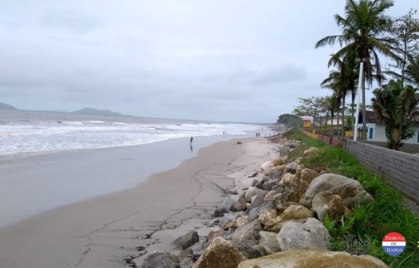 Defesa Civil de Itapoa desaconselha entrada no mar durante o Feriado 3