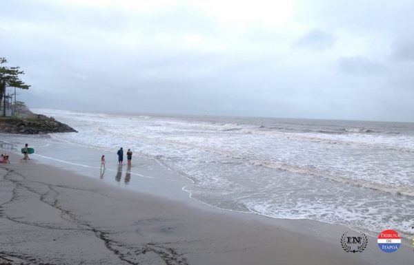 Defesa Civil de Itapoa desaconselha entrada no mar durante o Feriado 5