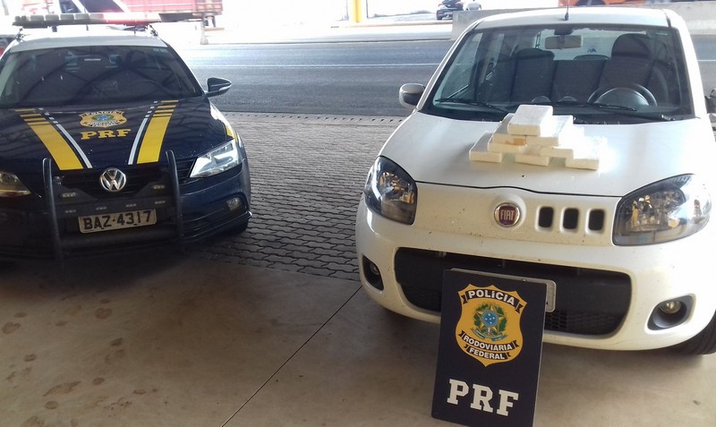 Traficante preso em Cascavel (PR) transportava cocaina em automovel com placas de Itapoa