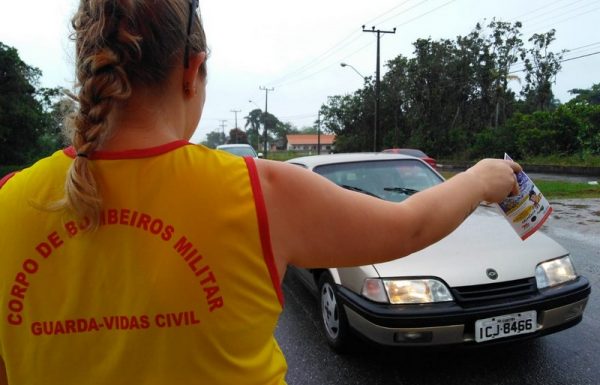 Bombeiros de Itapoa realizam acao de conscientizacao sobre acidentes na praia 1