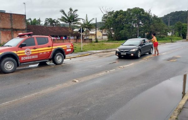 Bombeiros de Itapoa realizam acao de conscientizacao sobre acidentes na praia 2