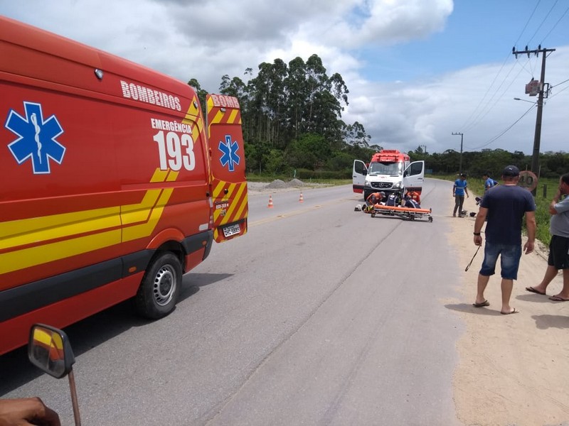 Corpo de Bombeiros de Itapoa atende ocorrencia de acidente de transito nessa terca (27-11) 2