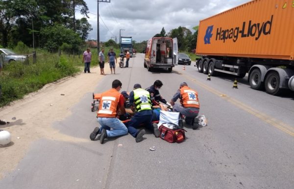Corpo de Bombeiros de Itapoa atende ocorrencia de acidente de transito nessa terca (27-11) 3