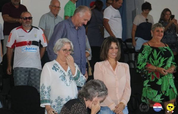 Grupo vocal Babado de Saia contagia o publico no Concerto Matinal 102