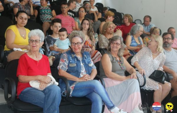 Grupo vocal Babado de Saia contagia o publico no Concerto Matinal 12