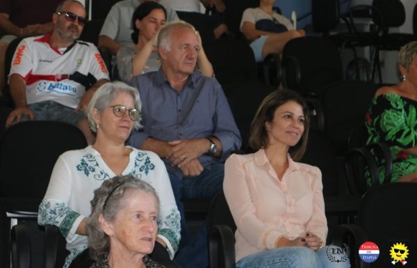 Grupo vocal Babado de Saia contagia o publico no Concerto Matinal 71