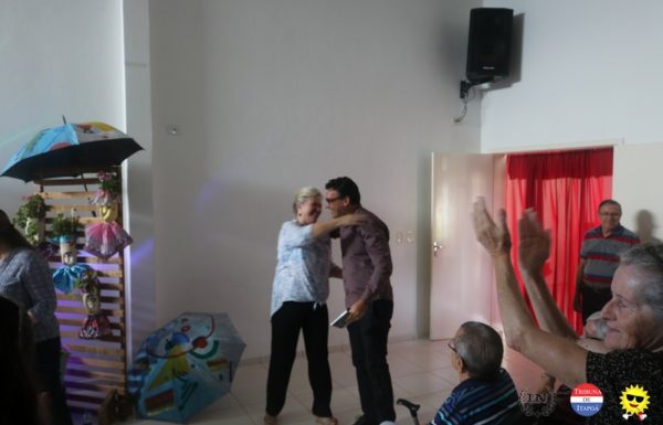 Grupo vocal Babado de Saia contagia o publico no Concerto Matinal 93