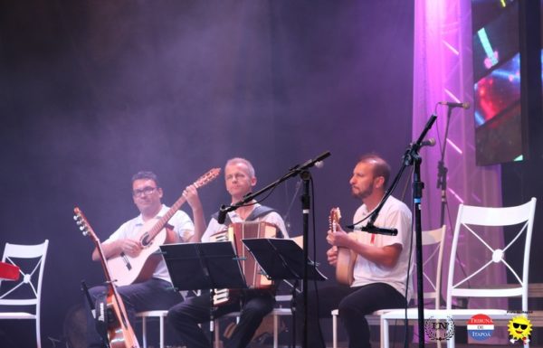 Cenario encantador e apresentacoes impecaveis marcaram a 4a Noite Cultural do Porto Itapoa 47