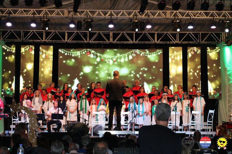 Cenario encantador e apresentacoes impecaveis marcaram a 4a Noite Cultural do Porto Itapoa 65