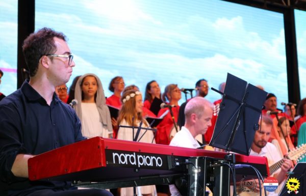 Cenario encantador e apresentacoes impecaveis marcaram a 4a Noite Cultural do Porto Itapoa 80