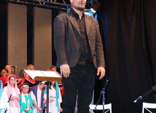 Cenario encantador e apresentacoes impecaveis marcaram a 4a Noite Cultural do Porto Itapoa 81