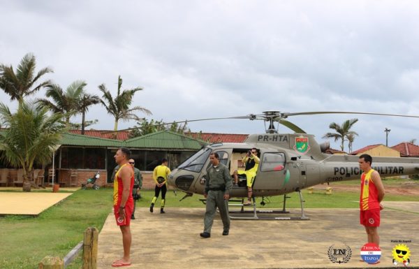 Guarda-vidas civis de Itapoa recebem treinamento com aeronave Aguia da PM 03