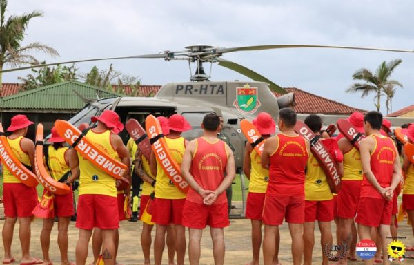 Guarda-vidas civis de Itapoa recebem treinamento com aeronave Aguia da PM 05