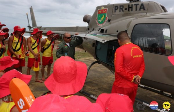 Guarda-vidas civis de Itapoa recebem treinamento com aeronave Aguia da PM 10