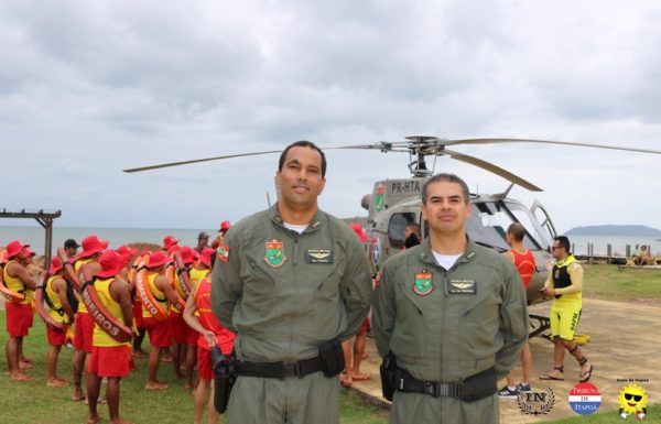 Guarda-vidas civis de Itapoa recebem treinamento com aeronave Aguia da PM 11