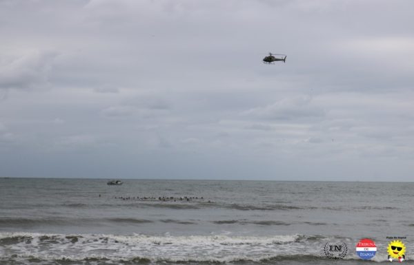 Guarda-vidas civis de Itapoa recebem treinamento com aeronave Aguia da PM 23
