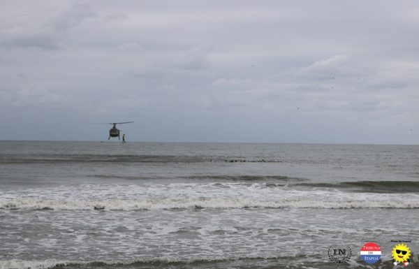 Guarda-vidas civis de Itapoa recebem treinamento com aeronave Aguia da PM 30