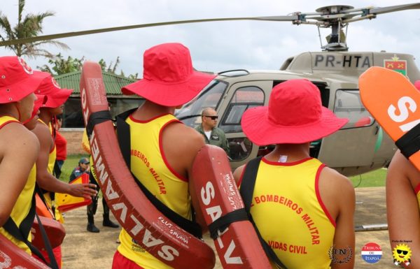 Guarda-vidas civis de Itapoa recebem treinamento com aeronave Aguia da PM 56
