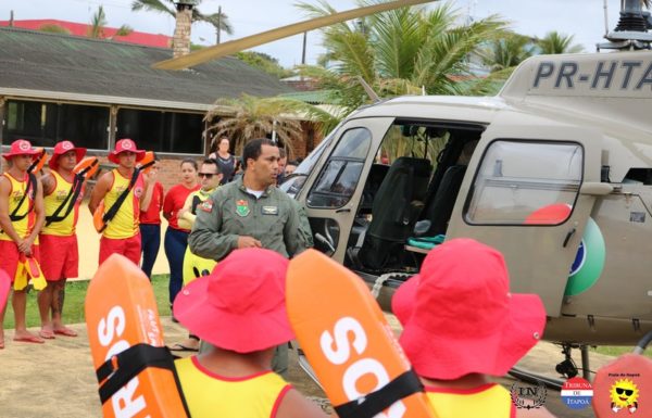 Guarda-vidas civis de Itapoa recebem treinamento com aeronave Aguia da PM 57