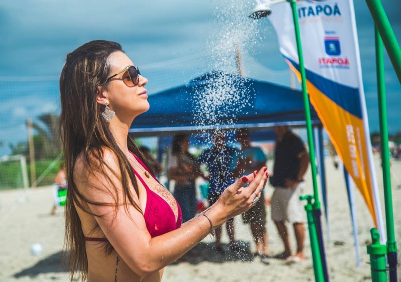itapoa saneamento instala eco duchas e leva comodidade aos frequentadores da praia 2