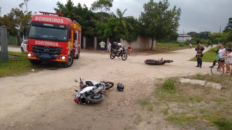 Colisao entre motos deixa os dois condutores feridos no balneario Princesa do Mar
