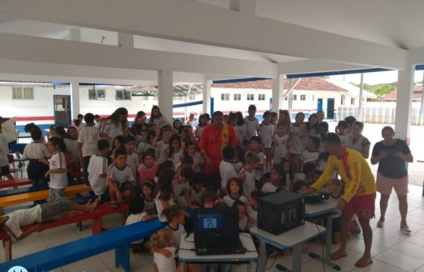 Bombeiros Militares de Itapoa realizam palestra sobre perigos do banho de mar a estudantes 01
