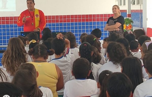 Bombeiros Militares de Itapoa realizam palestra sobre perigos do banho de mar a estudantes 05