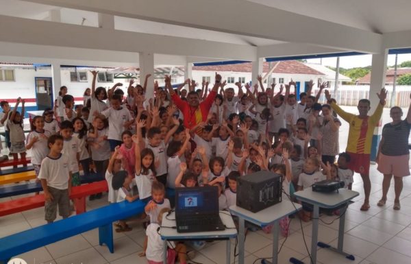 Bombeiros Militares de Itapoa realizam palestra sobre perigos do banho de mar a estudantes 06
