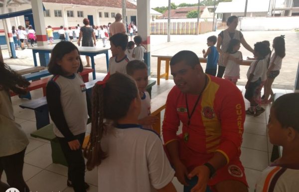 Bombeiros Militares de Itapoa realizam palestra sobre perigos do banho de mar a estudantes 07